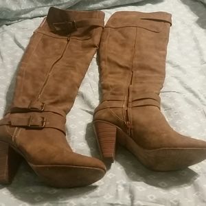Knee high chunky heel Brown boots